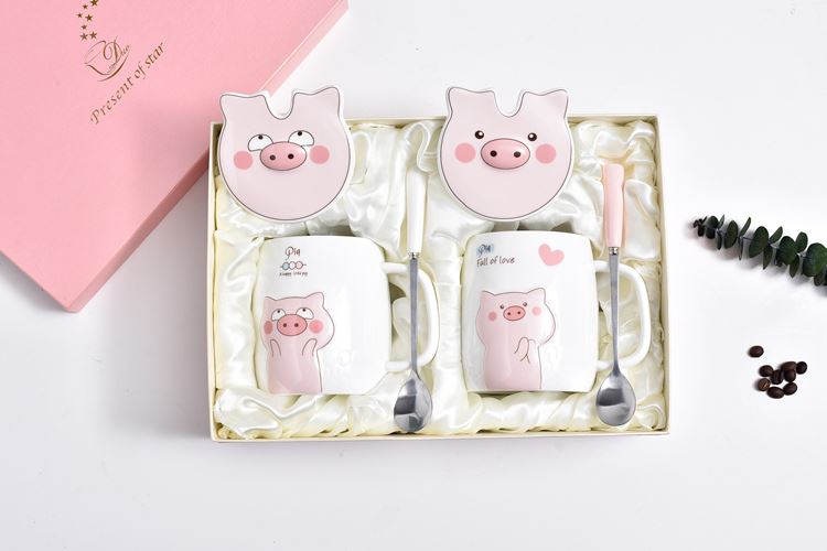 Ceramic keller with spoon, wedding wedding gift box set to send husband and the wife a pair of glass cup for cup