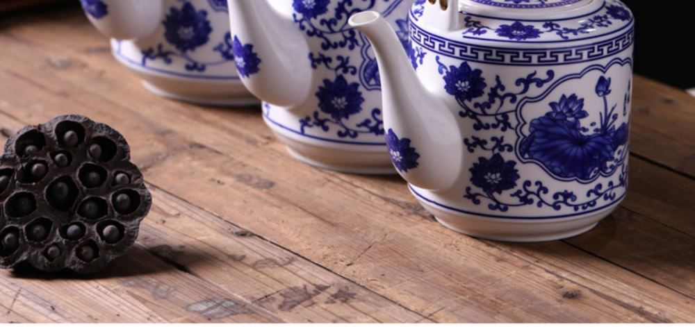 The large capacity of jingdezhen ceramic tea set The teapot teacup Chinese style household of Chinese style cool water cold water girder of blue and white