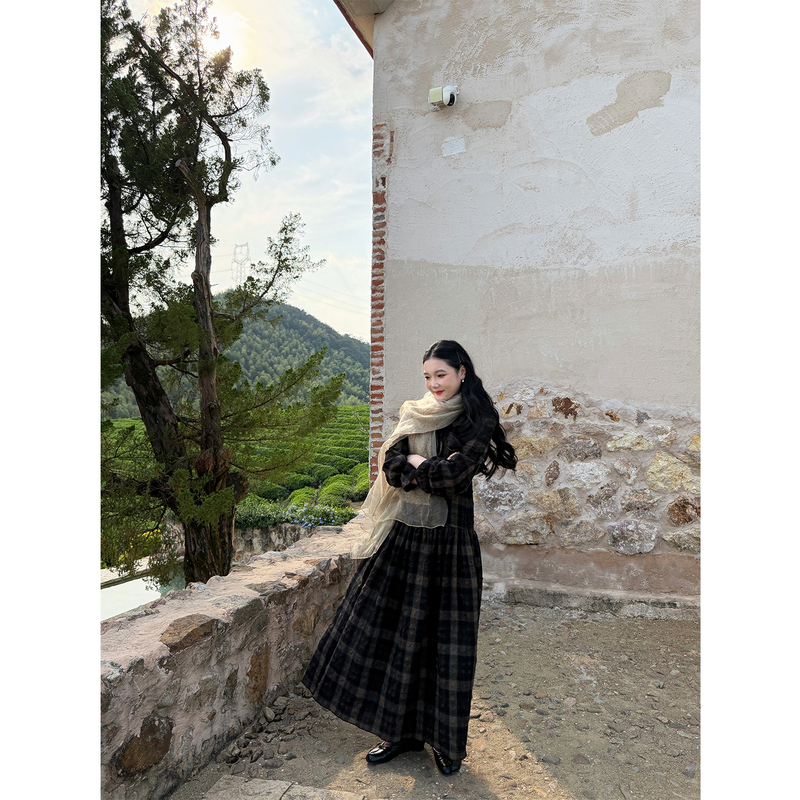 Minirose Sheep Wool Retro Bubble Plaid Dress 2026 Autumn and Winter New Style Petite Long-Sleeved Long Dress