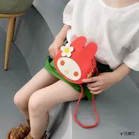 Красный кролик в форме цветка