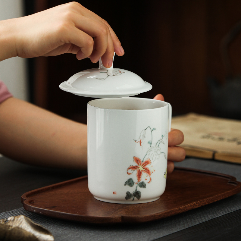 Jingdezhen ceramic bee butterfly office official flagship store cup with the personal special large capacity with the cover glass