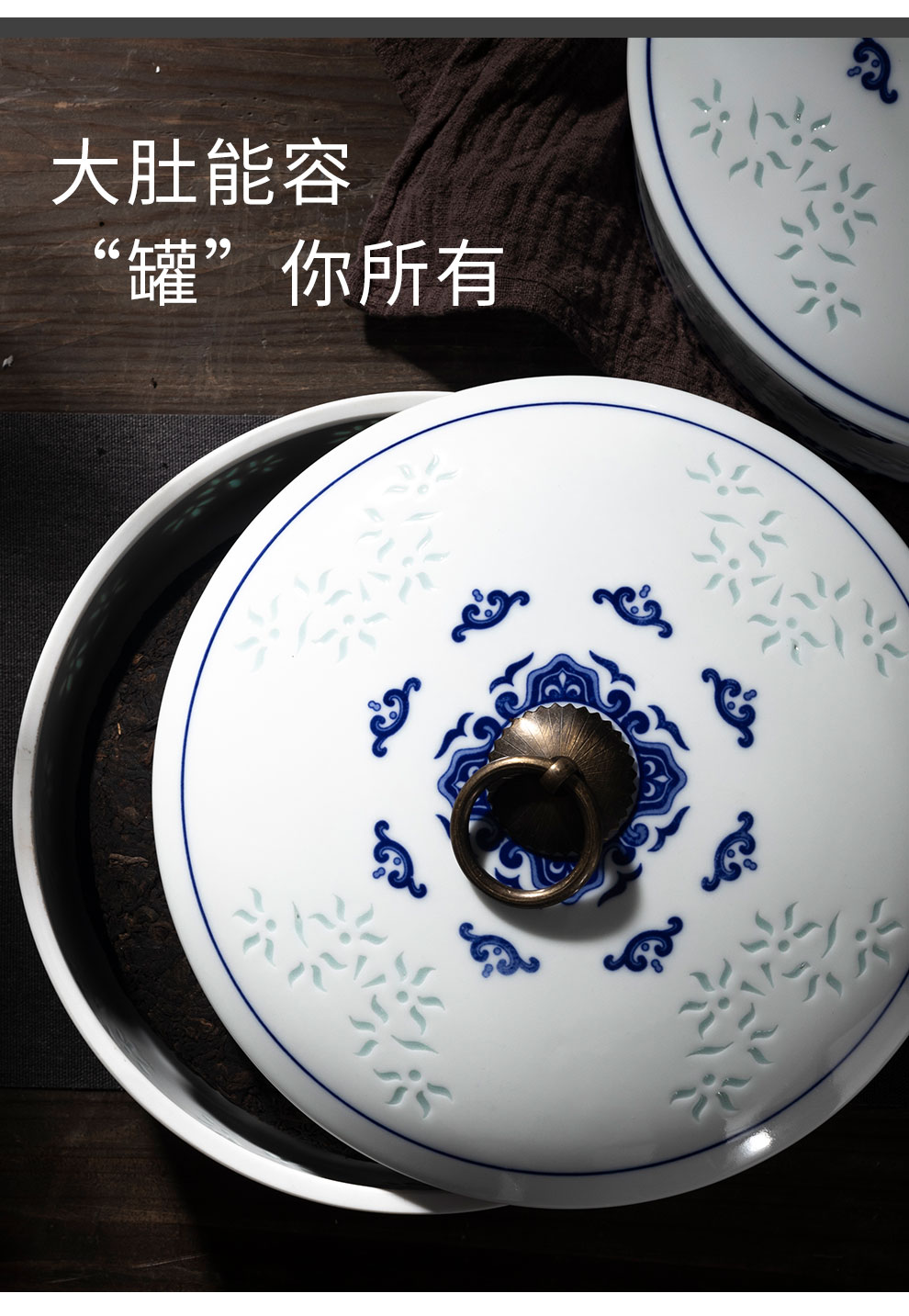 Jingdezhen official puer tea cake caddy fixings and exquisite blue and white porcelain is a large wake tea warehouse home tea boxes