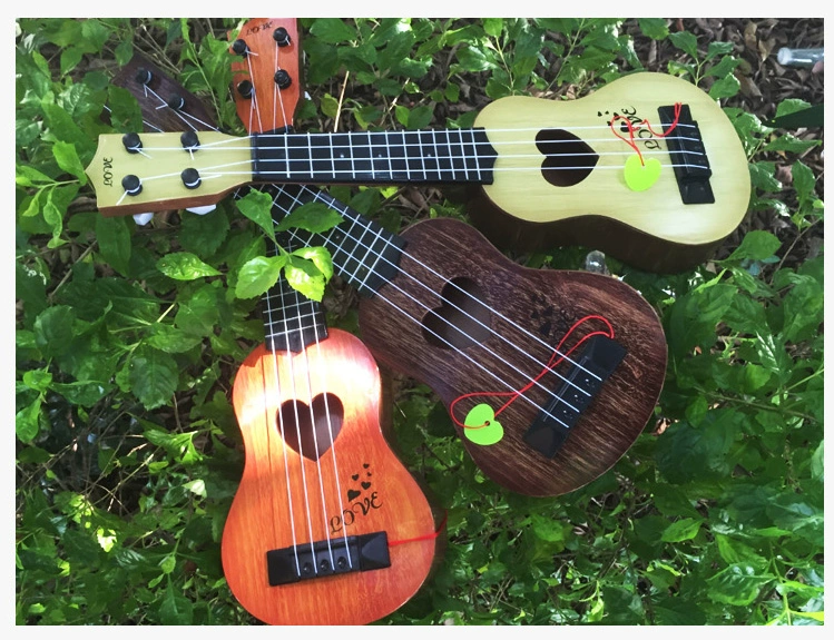 Đàn guitar nhỏ của trẻ em, đó là đồ chơi có thể chơi mô phỏng đàn ukulele vừa mới bắt đầu chơi nhạc cụ để gửi picks do choi