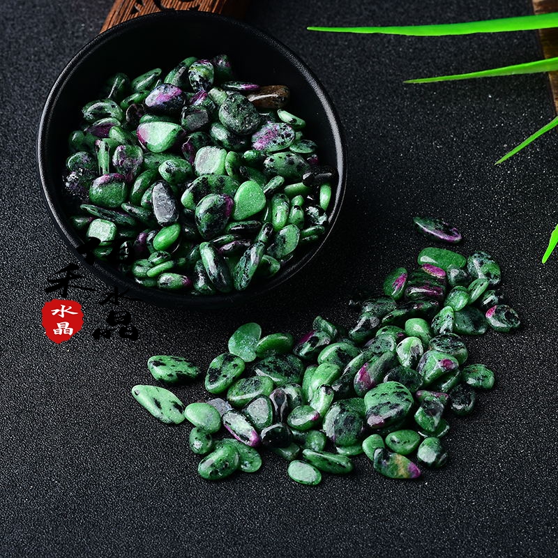 Natural red green Baobao crystal gravel pendulum piece handmade degaussing and purifying fish tank flower pot building decoration stone