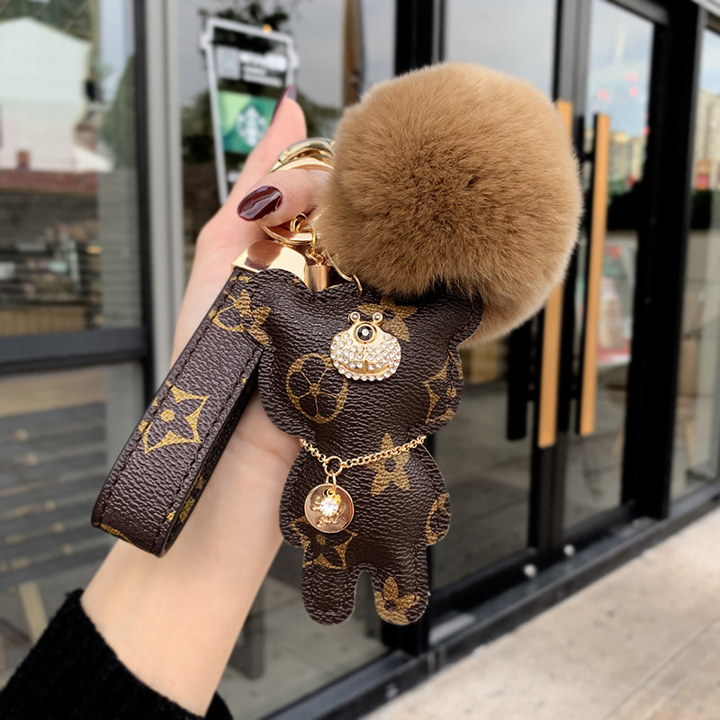 European and American fashion Trend car key chain pendant cute little bear male and female couple key button female shoulder bag hanging decoration