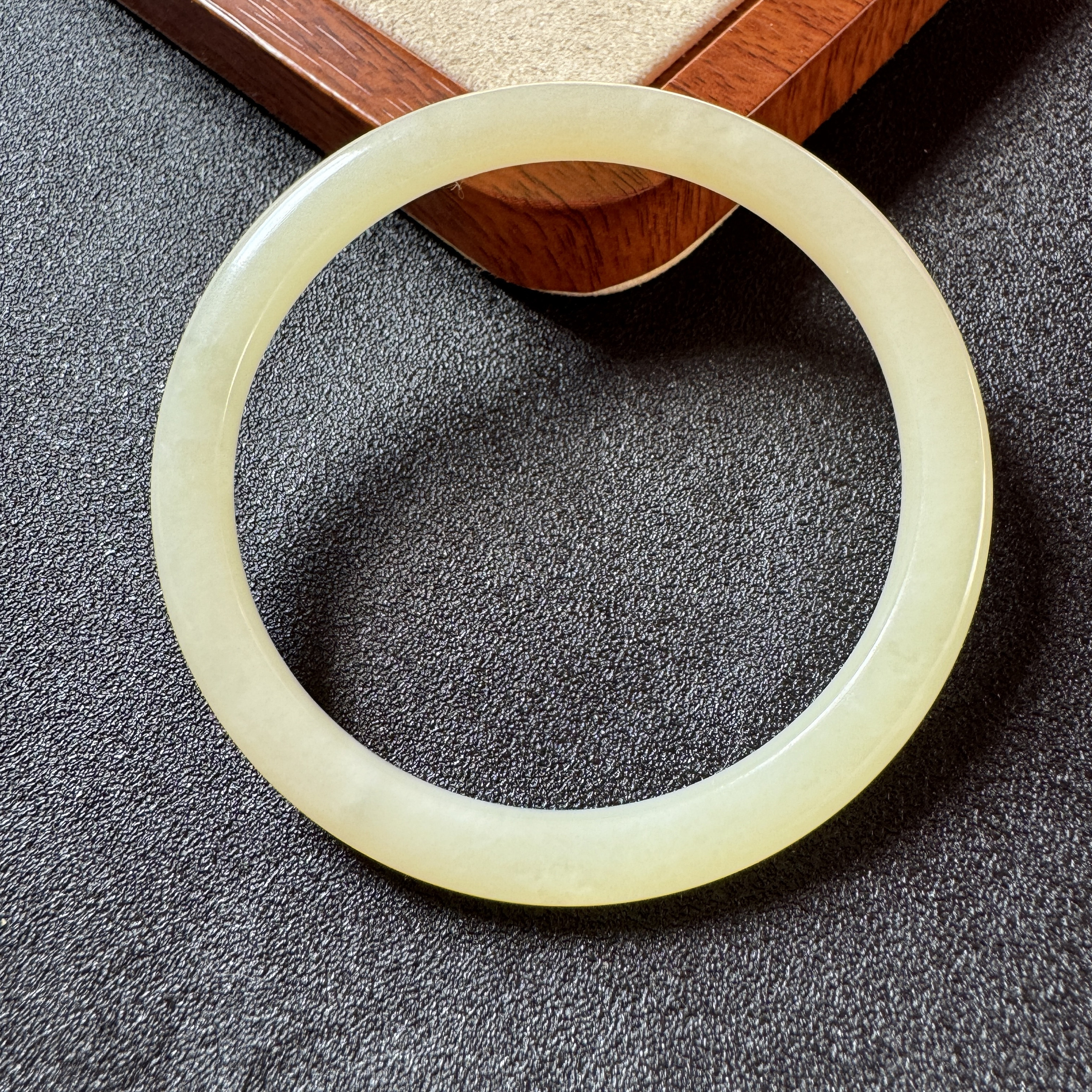 2025年必入！新疆和田玉手镯若羌黄口料57mm圆条款，闭眼入的高颜值国风