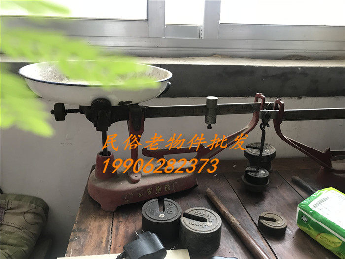 Folk old objects in the 1970s and 1980s rural old tables called old tables small counter-food weighing museum