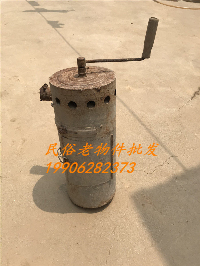 Folk Old Objects Countryside Old Agricultural Tools Old Sprayers Old Spray Machine Artificial Spray of the Folk Museum Decorative Exhibitions