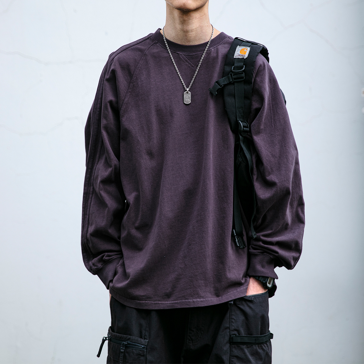 ベーシックな春と秋の無地長袖Tシャツメンズトレンドブランドゆったりシンプルウォッシュカップルラウンドネックカジュアルボトムシャツ