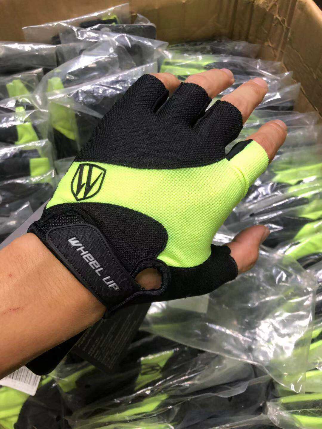 New WHEEL UP wheel Xin bicycle riding road mountain bike semi-short finger cycling gloves