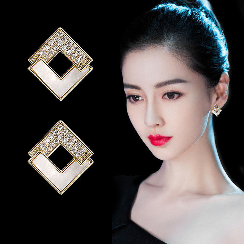 South Korea Retro Ear Needles 2022 New Wave Advanced Sensation Temperament Pure Silver Zircon Earrings Female Natural Mother Beear Accessories