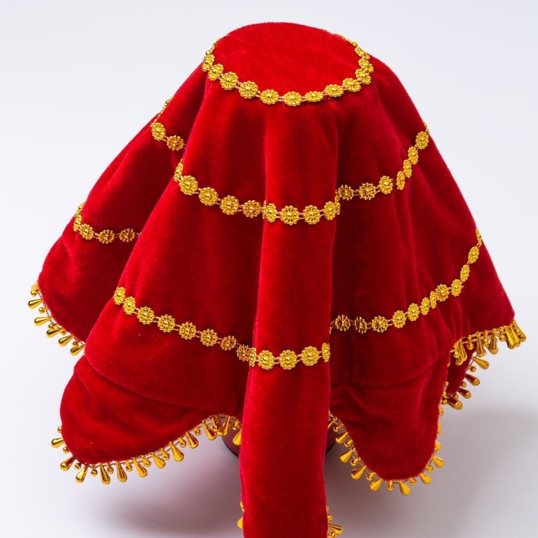 Two people turned to the song and dance handkerchief with thick gold velvet handkerchief square dance octagonal scarf exam special children adults