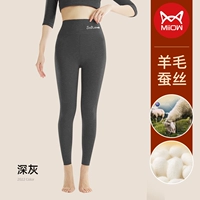 Темно -серой