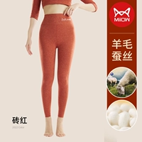 Кирпично красный