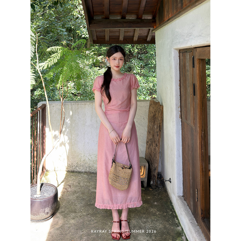 Lei Yingjun [Pink Ripple] Pink Pinstripe Dress with Ruffled Hem, Waist-Cinching, Elegant and Long Dress