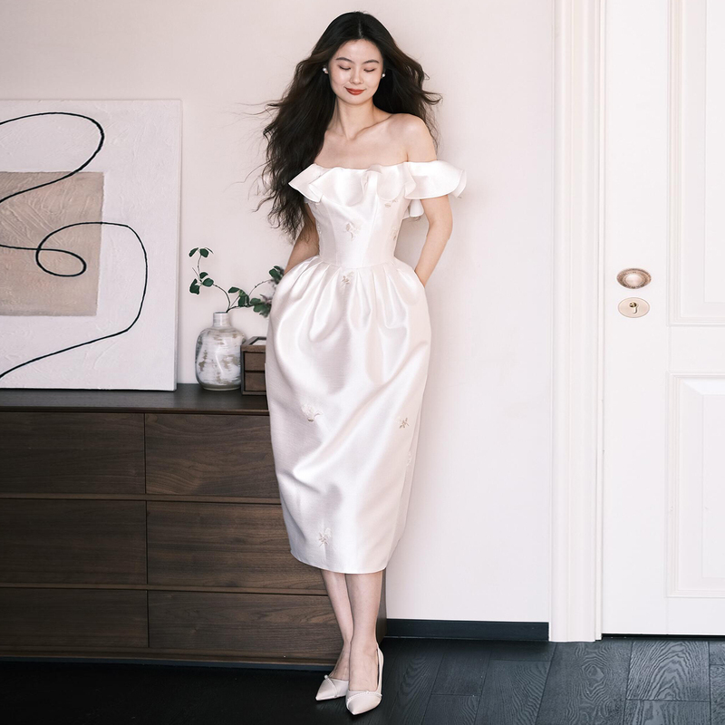 French-Style Registration Light Wedding Dress, Niche Simple Satin Off-Shoulder White Engagement Banquet Evening Dress French-Style Registration Light Wedding Dress, Niche Simple Satin Off-Shoulder White Engagement Banquet Evening Dress