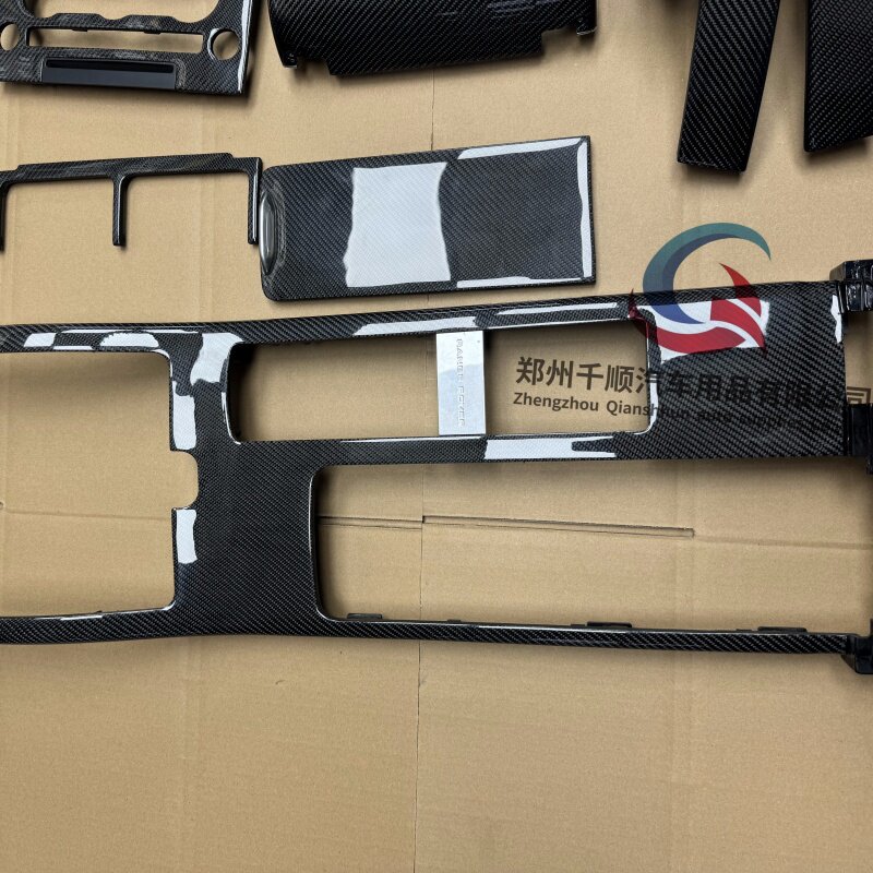 如何选择适合路虎揽胜行政加长版的碳纤维内饰？2026热门定制改装方案