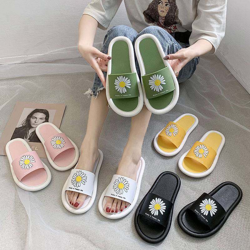 Slippers women's summer 2020 new ins Korean version of the small daisy outside wearing slippers household non-slip bath deodorant cool slippers