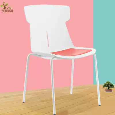 Four-legged conference chair PP plastic office chair Creative dining room chair Simple plastic negotiation chair stackable student chair