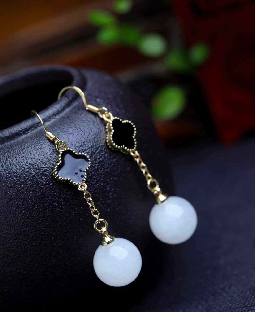 s925 silver inlaid with natural Xinjiang and Tian Baiyu 12mm Yuanzhu Ears Pendant Fine Sheep Fat White Fashion Women's Ear Hook Earrings