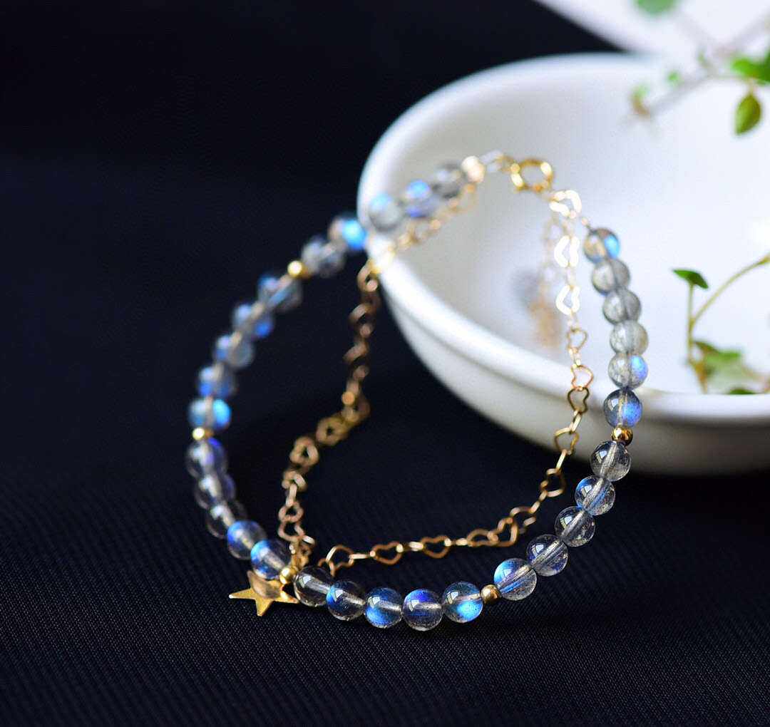 Imported 14 packs of gold inlaid natural ash moonstone duplex to refine the ice through a strong blue light female lafeldspar bracelet