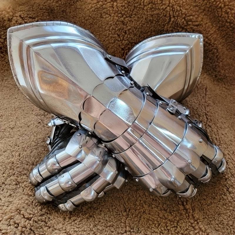 -Order - European Knight Armor Gothic Wrist Armor Gothic Finger Guard Can wear plate armor iron hand