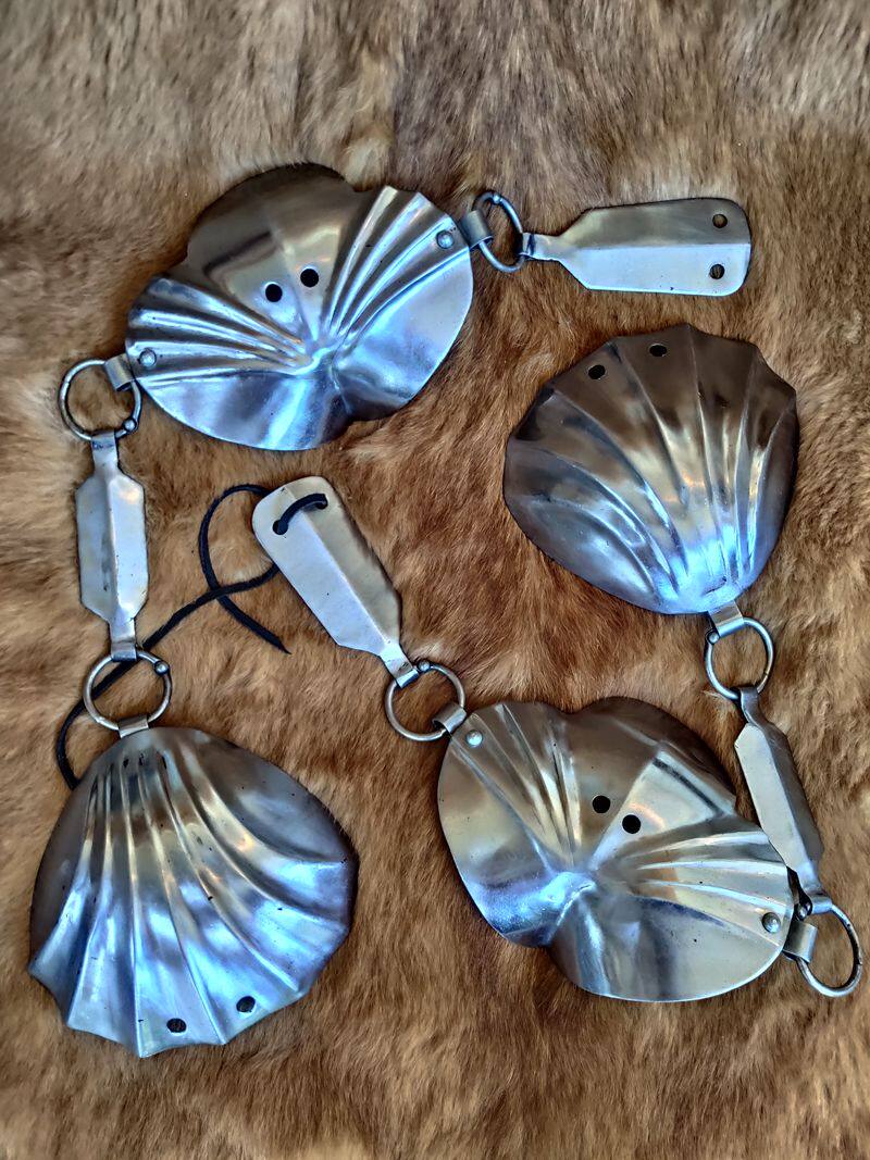 - Spot - European Medieval Equipment Minion Steel Armguard Jack Chain Jacket Chain Minion Goth Wearable