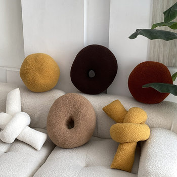 ins Creative Autumn and Winter Lamb Wool Soft Pillow Homestay Decoration Sofa Cushion Three-Dimensional Irregular Circle Ball Pillow