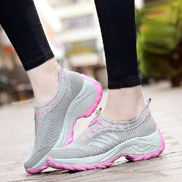 Giày thể thao của mẹ Giày chạy bộ của phụ nữ Giày thể thao trung niên đi bộ của phụ nữ không trơn trượt đáy mềm thoáng khí mặt giày cũ giày thể thao nữ nike