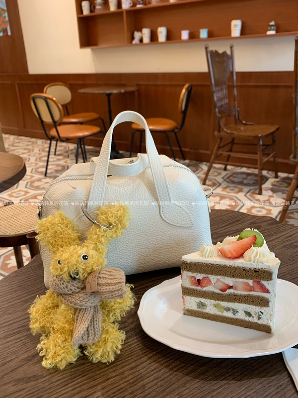 In Stock~Aff2026 New Imported Lychee Pattern First-Layer Cowhide Handbag White Boston Crossbody Bag