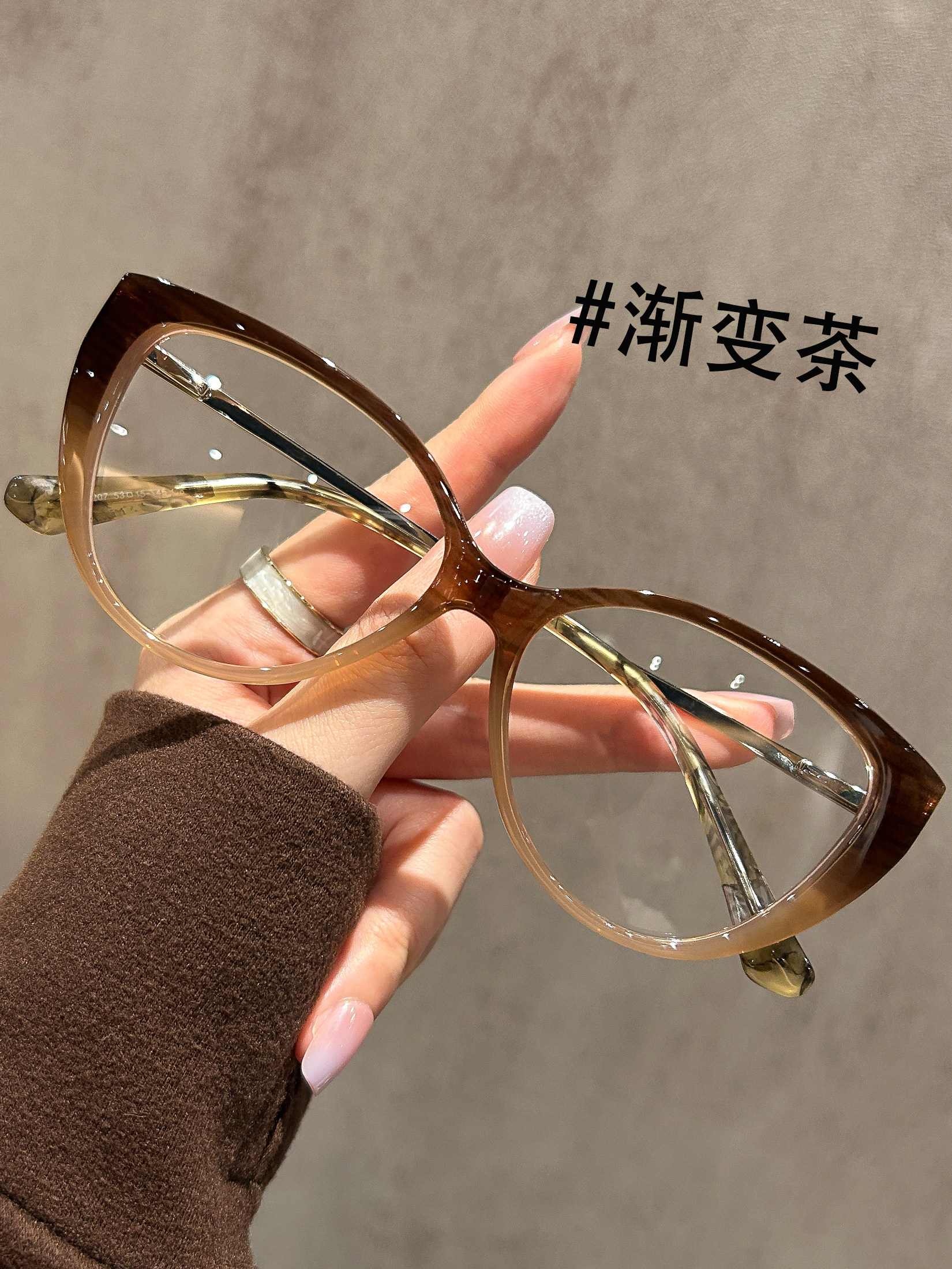 Gradient Brown Cat-Eye Glasses for Nearsighted Women, Can Be Customized with High-End Fashionable European and American Style Frames, Making the Face Look Slimmer