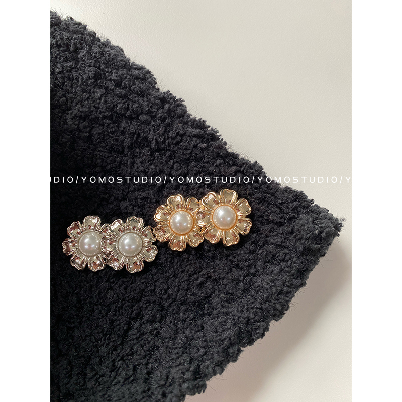 YOMOSTUDIO Soft Little Xiang Yuan Feng Metal Button Sunflower Golden Silver Sweater Coat