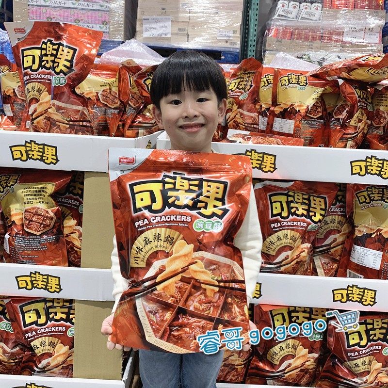 Taiwan Kola fruit spicy pot flavor Pea crisp 400g Net Red puffed snacks Potato chips Costco