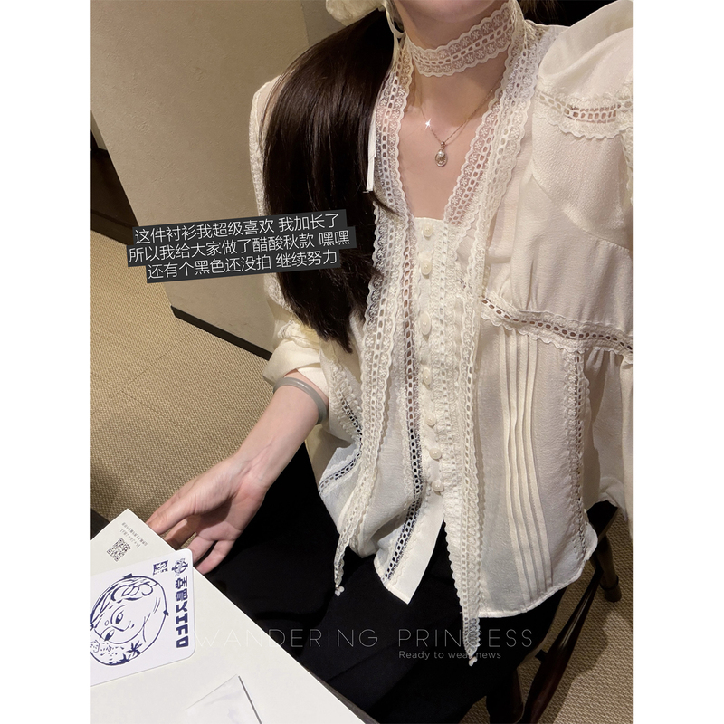 Qian Meixi Lace Hollow-Out White French-Style Shirt for Women, Early Autumn New Acetate V-Neck Puff Sleeve Ribbon Top