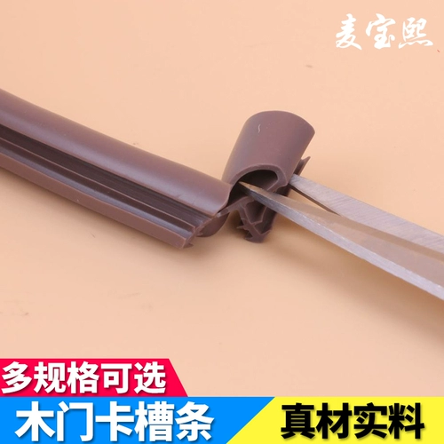 Слот с деревянной дверной дверной картой против