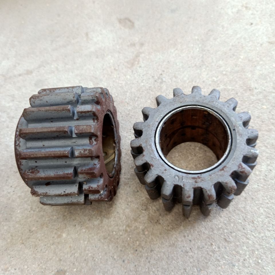 Agricultural four-wheel tractor 18 18 gear power output power transmission conversion engine gear