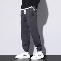 Темно -серой