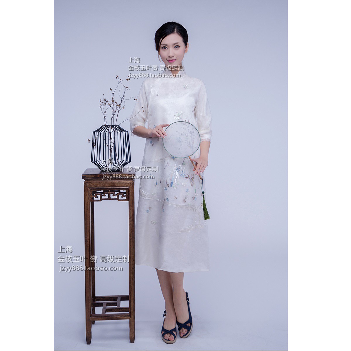 2019 autumn new Shiatzy Chen cheongsam organza embroidered plain and elegant white sleeved loose casual long cheongsam