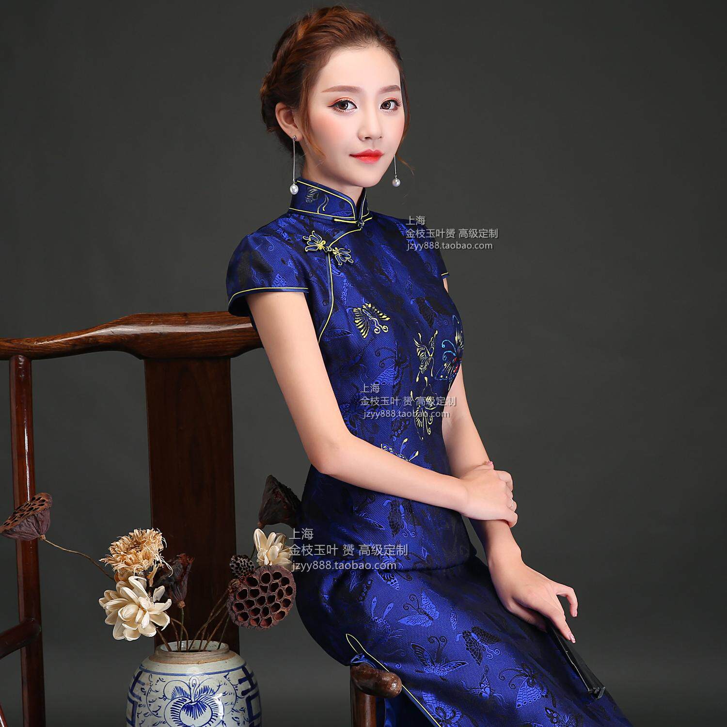 Light and luxurious tune with 3D jacquard genuine silk color gold hand painted butterfly long qipao high-end set for spring and autumn qipao