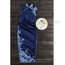 Atmospheric and elegant Tibetan blue silk embroidery plain Xiangyun long cheongsam 2019 dress dinner company annual meeting host