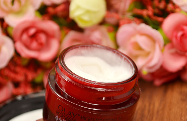Like ~ Olay dầu mới nhựa Yan Jin kem nguyên chất 14g dưỡng ẩm chống lão hóa chai lớn màu đỏ Yu Yan mẫu kem dưỡng ẩm - Kem dưỡng da dưỡng ẩm cho da dầu