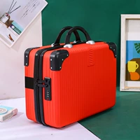 Красный [замороженный угол булочки]