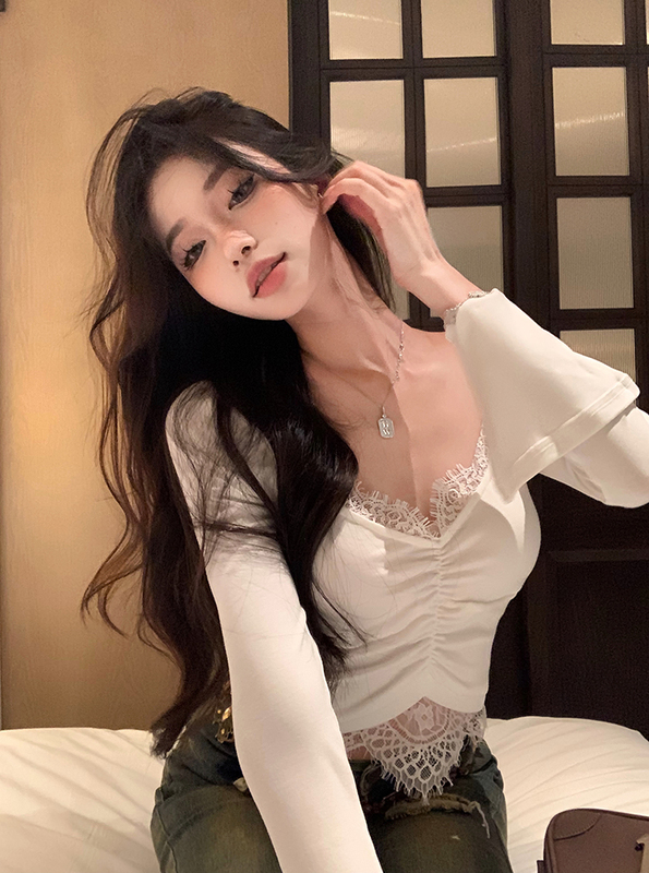 Black V-Neck Lace Splicing Bell-Sleeve Bottoming Shirt for Women, Pure Lustful Sexy Girl Style, Sexy Slim-Fitting Long-Sleeved Top Black V-Neck Lace Splicing Bell-Sleeve Bottoming Shirt for Women, Pure Lustful Sexy Girl Style, Sexy Slim-Fitting Long-Sleeved Top