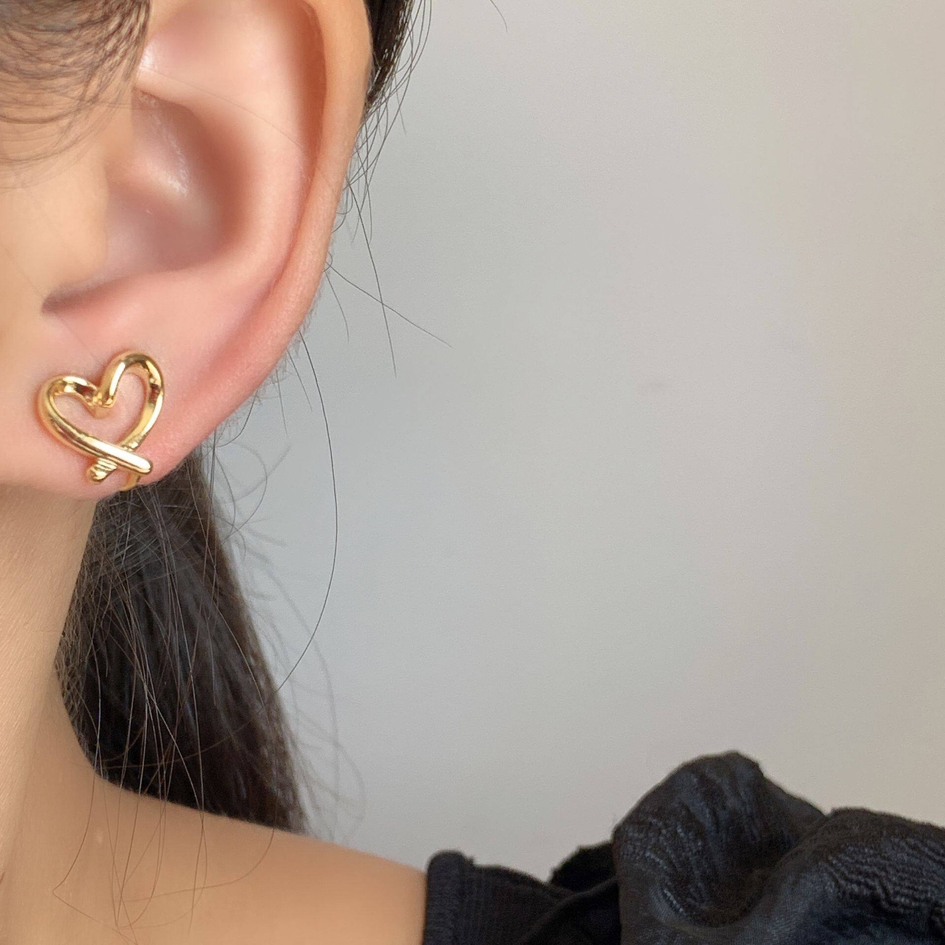 Advanced commute painless one-piece Mosquito Coil Ear Clip Without Earbuts Minimalist Loving Temperament Earrings Earrings Earrings Earrings