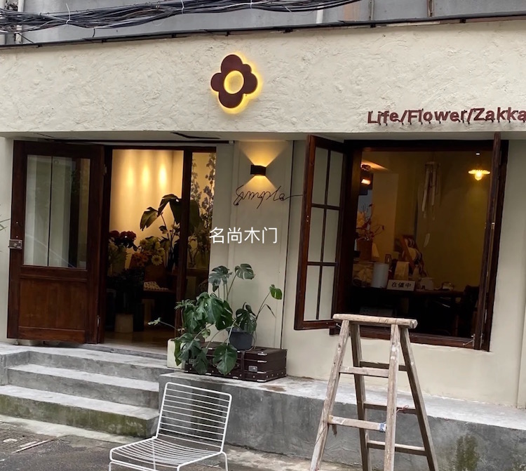 Pine mother-in-law door shop glass wooden door opposite window sushi shop Japanese-style bread coffee shop club combination