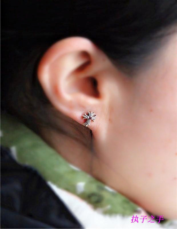 Crow Tide brand classic GD925 sterling silver court Wei Xue with the same diamond-encrusted cross ear pin earrings earrings