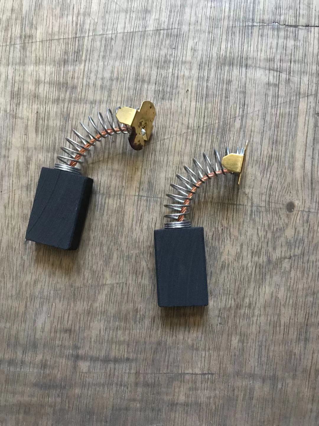 K224 Lincoln welding machine wire feeding machine carbon brush 6 * 11 * 17 wire feeding machine carbon brush 6X11X20