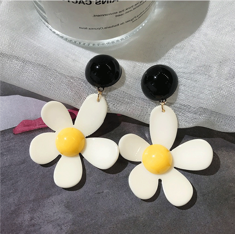 Korean exaggerated acrylic large flower earrings personality long daisy earrings versatile seaside wind stud earrings earrings women