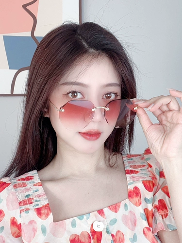 Модные солнцезащитные очки на солнечной энергии, 2025 года, городской стиль, популярно в интернете, защита от ультрафиолета, по фигуре