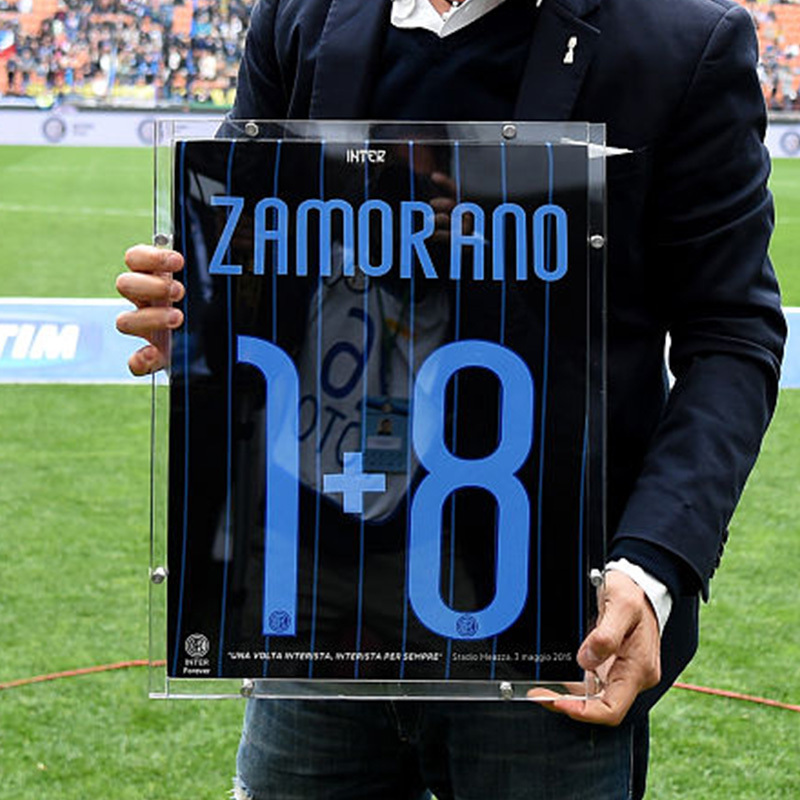 Jersey Framing Frame Made of Fully Transparent Acrylic Material, Size 30X40Cm, Replica of the Same Jersey Worn by the Star Player, Can Be Hung on the Wall